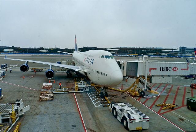 Boeing 747-400 (N670US) - Pan Am Terminal still standing ( Jun 2013)