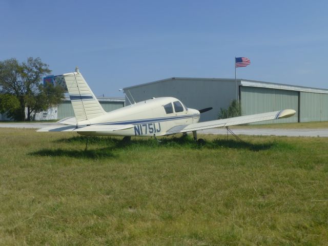 Piper Cherokee (N1751J)