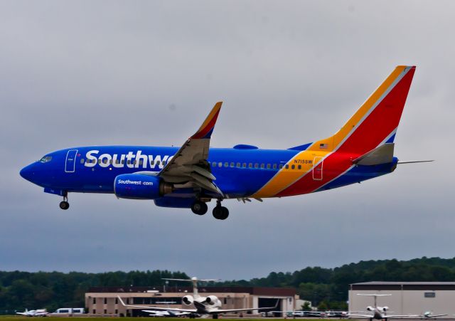 Boeing 737-700 (N715SW)