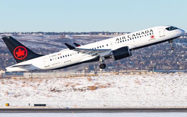 Airbus A220-300 (C-GMZR)