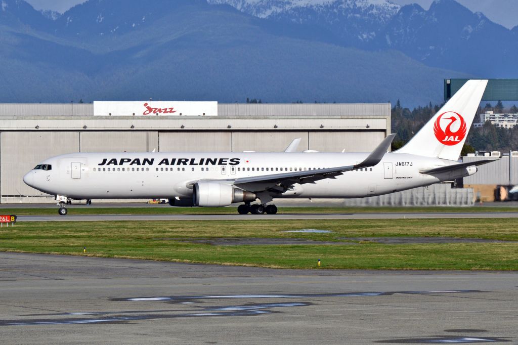 BOEING 767-300 (JA617J)
