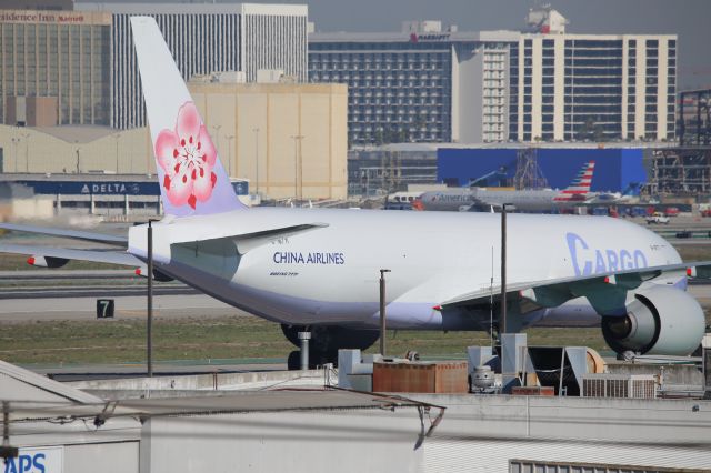 BOEING 777-200LR (B-18771)