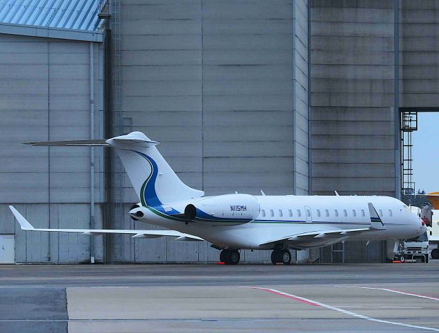 Bombardier Global Express (N115MH) - I took this picture on Mar 07, 2017.