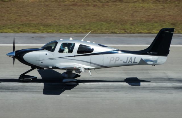 Cirrus SR-22 (PP-JAL)