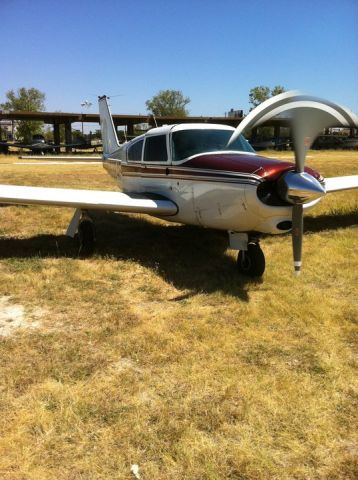 Piper PA-24 Comanche (N6984P) - Warming up for takeoff