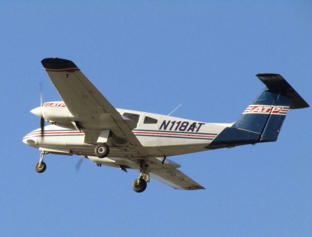 Piper PA-44 Seminole (N118AT) - Taking off from RWY 26L