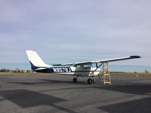 Cessna Commuter (N8578J) - Wrapping up preflight. 