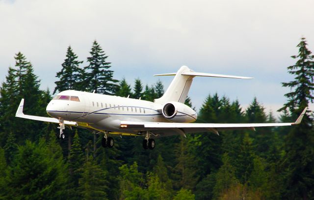 Bombardier Global Express (N999YY) - 2007 BOMBARDIER GLOBAL EXPRESS BD-700-1A10. Landing Hillsboro, Oregon Rwy 31. 7-20-12