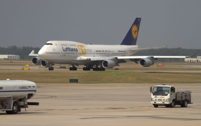 Boeing 747-200 (D-AVBH) - Lufthansa Boeing 50 year partnership with paint to match the partnership. This Lufthansa Boeing 747-430 is on a Take-Off Roll out of George Bush Intercontinental Airport (IAH).