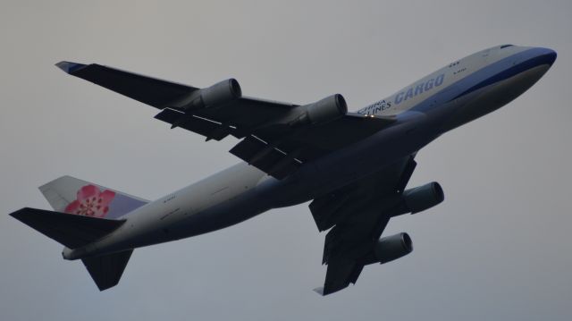 Boeing 747-400 (B-18707)