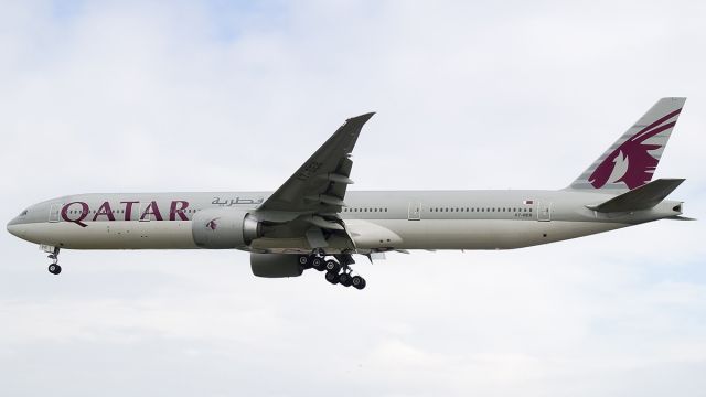 BOEING 777-300ER (A7-BEB) - QR932 landing in Manila after an 8 hour flight from Doha