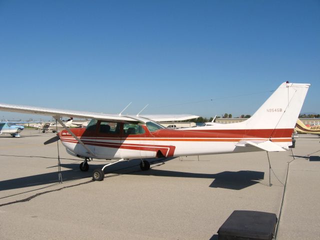 Cessna Skyhawk (N9545B) - PARKED AT FULLERTON