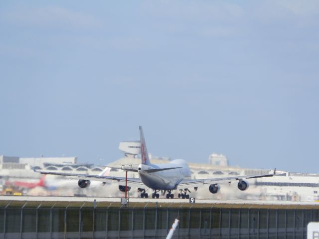Boeing 747-400 (B-18716)