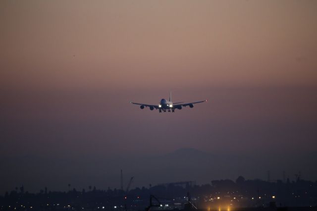 BOEING 747-8 (B-LJN)