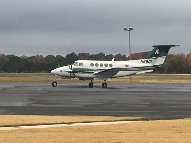 Beechcraft Super King Air 200 (N690L)