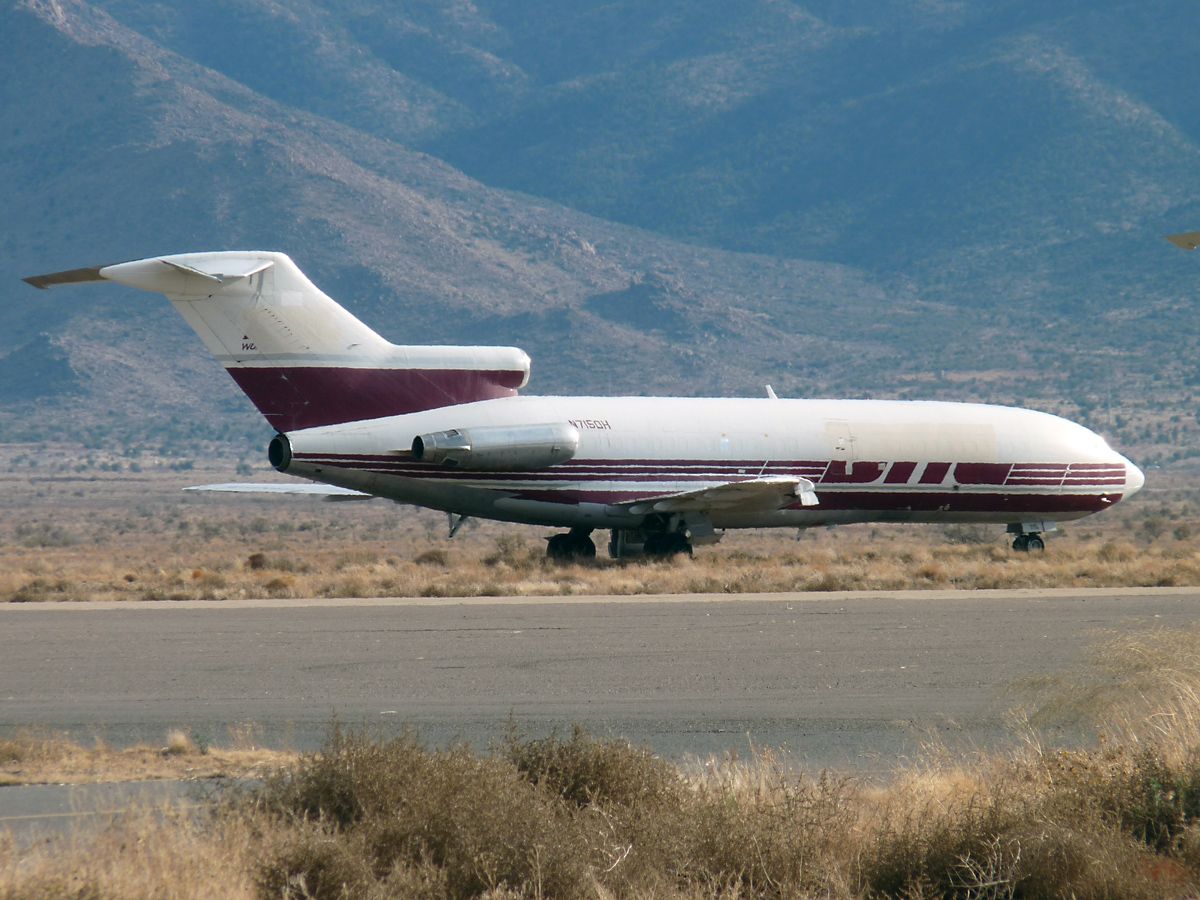 Boeing 727-100 (N715DH)