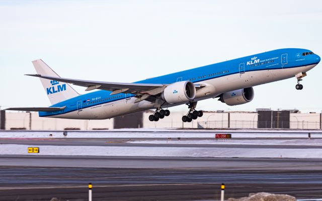 BOEING 777-300ER (PH-BVV)