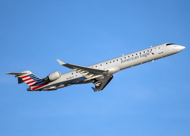 Canadair Regional Jet CRJ-900 (N938LR)