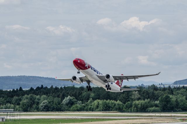 Airbus A330-300 (HB-JHQ)