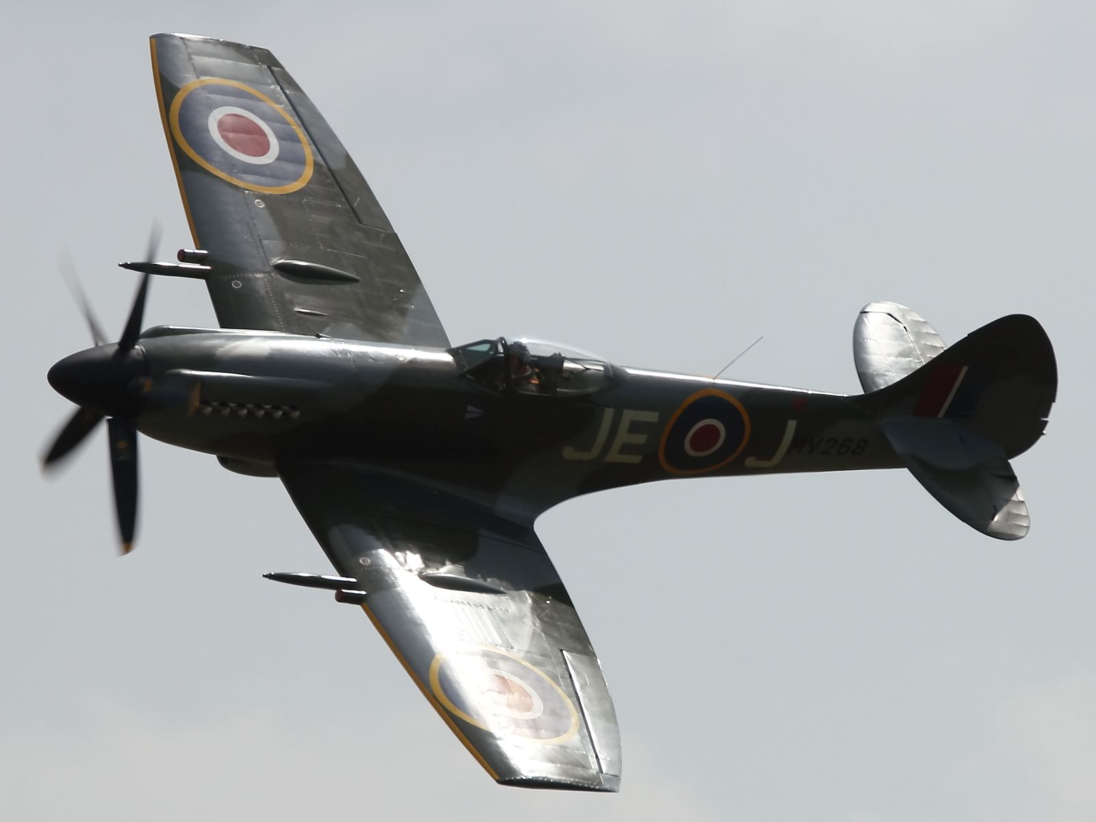 LIL311 — - Flypast at Flying Legends 2013.