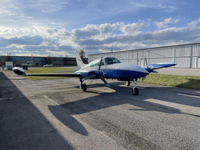 Cessna 310 (N69610)