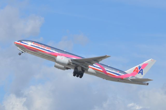 Boeing 777 — - AA 777 with Susan Koman Breast Cancer Awareness design takes off from LAX