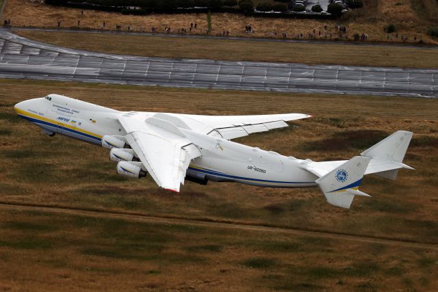 Antonov Antheus (UR-82060) - Air to Air take off An225. br /3 aout 2020.