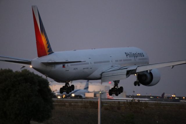 BOEING 777-300ER (RP-C7776)