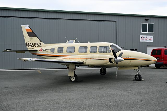 Piper Navajo (N45052)