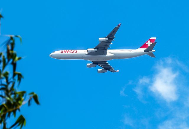 Airbus A340-300 (HB-JMO)