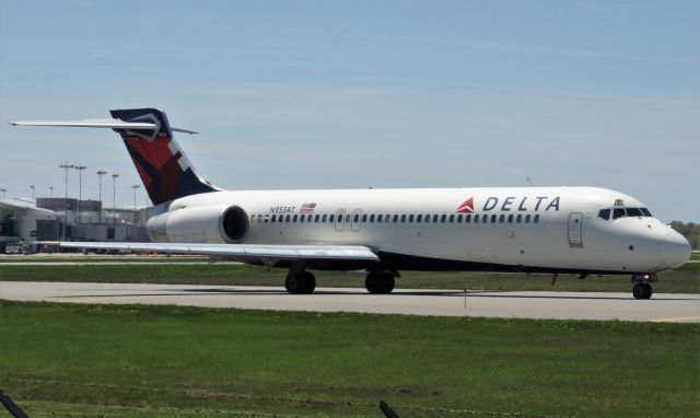 Boeing 717-200 (N953AT) - Delta 717 on taxiway J for runway 23