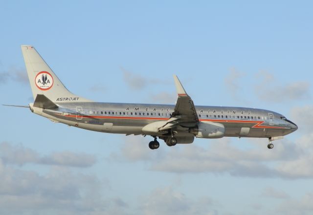 Boeing 737-800 (N951AA) - Astrojet retro livery