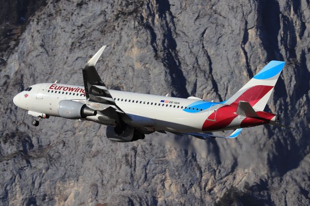 Airbus A320 (OE-IQA)