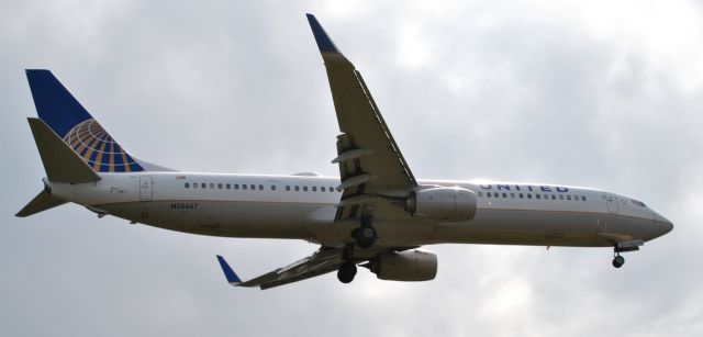 Boeing 737-800 (N38467)