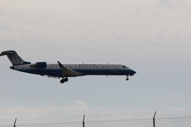 Canadair Regional Jet CRJ-700 (N522LR) - 041412 inbound on 19L