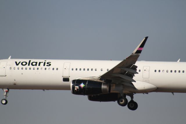 Airbus A321 (XA-VLZ) - FINAL APPROACH 27 MMTJ