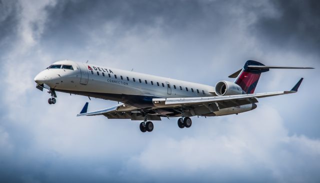 Canadair Regional Jet CRJ-200 — - Canadair Regional Jet CRJ700. CRJ 700