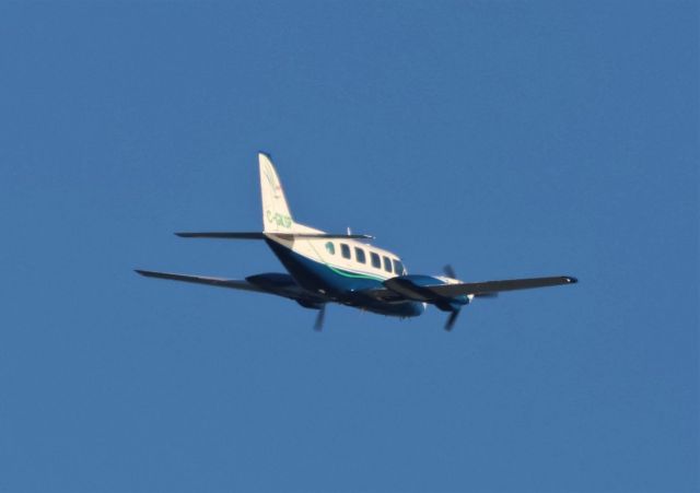 Piper Navajo (C-GKSP) - C-GKSP PIPER PA-31 350 CHIEFTAIN survolant la ville de Lavaltrie QC. le 12-09-2022 à 17:44