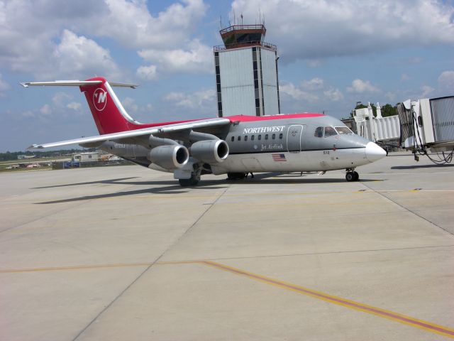 N512XJ — - I was in a ERJ-145 pulling up to the gate at Biloxi/Gulfport Regional Airport (KGPT) coming home from San Antonio (KSAT) 27 May 2004.