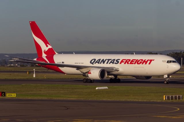 BOEING 767-300 (VH-EFR)