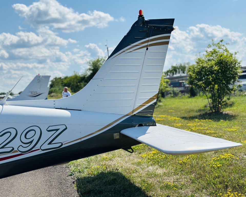Piper Cherokee (N2229Z)