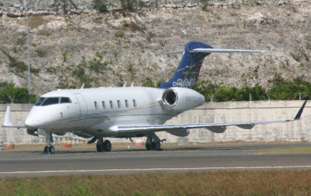 Bombardier Challenger 300 (N166CL)