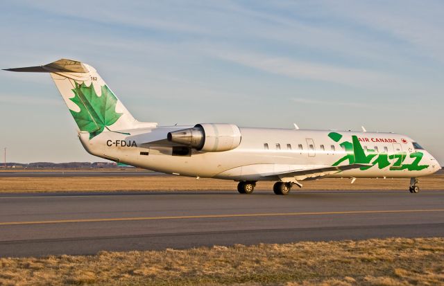 Canadair Regional Jet CRJ-200 (C-FDJA) - Inbound on November