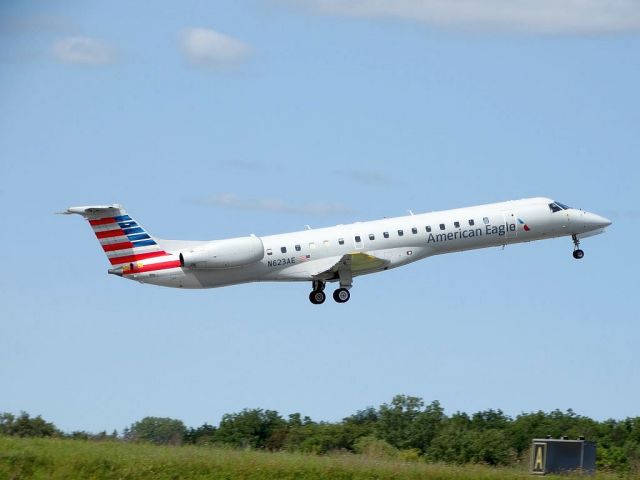 Embraer ERJ-145 (N623AE)