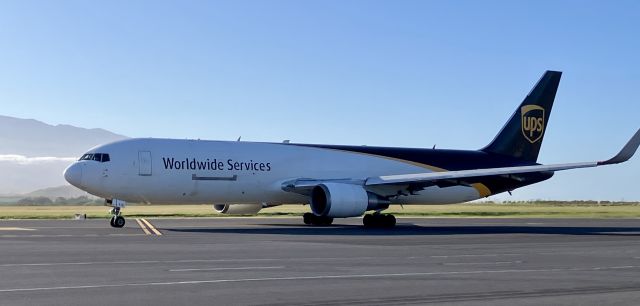 BOEING 767-300 (N319UP)