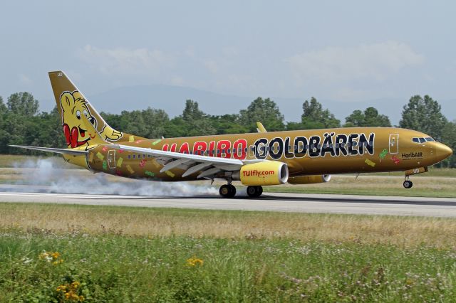 Boeing 737-800 (D-ATUD) - "Haribo GoldbAir" livery