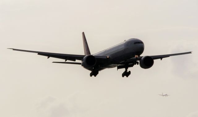 BOEING 777-300ER (TC-LJA)