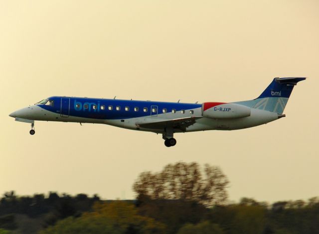 Embraer ERJ-135 (G-RJXP)