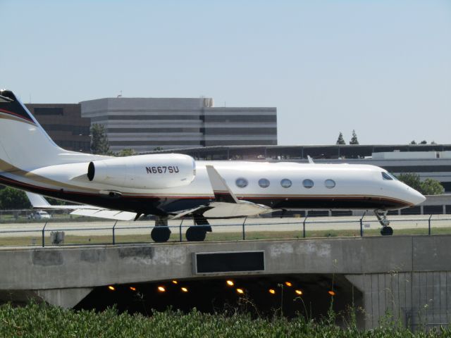 Gulfstream Aerospace Gulfstream IV (N667SU) - Taxiing to RWY 30