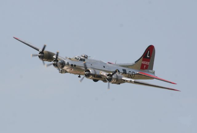 Boeing B-29 Superfortress (N3193G) - Yankee Air Museum B-17G "Yankee Lady"br /Thunder Over Michigan Air Show, 2014